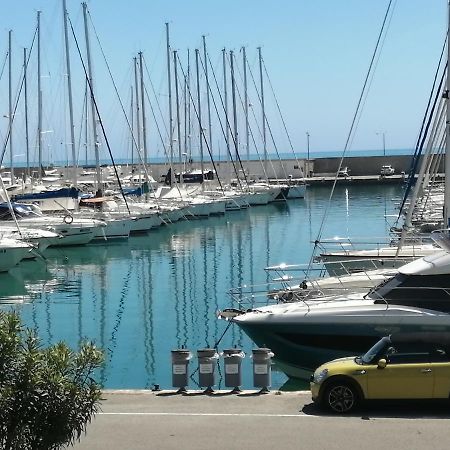Joli Studio Bord De Mer, Clim, Balcon, Parking Prive マントン エクステリア 写真
